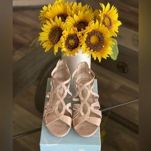 Life Stride ladies low wedge zip back sandals